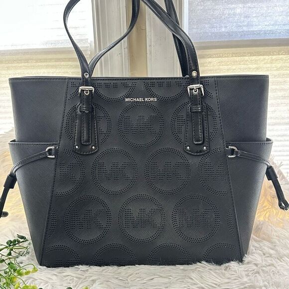 Michael Kors Voyager Large Black Leather Signature MK perforated Logo Tote Bag - Picture 2 of 14